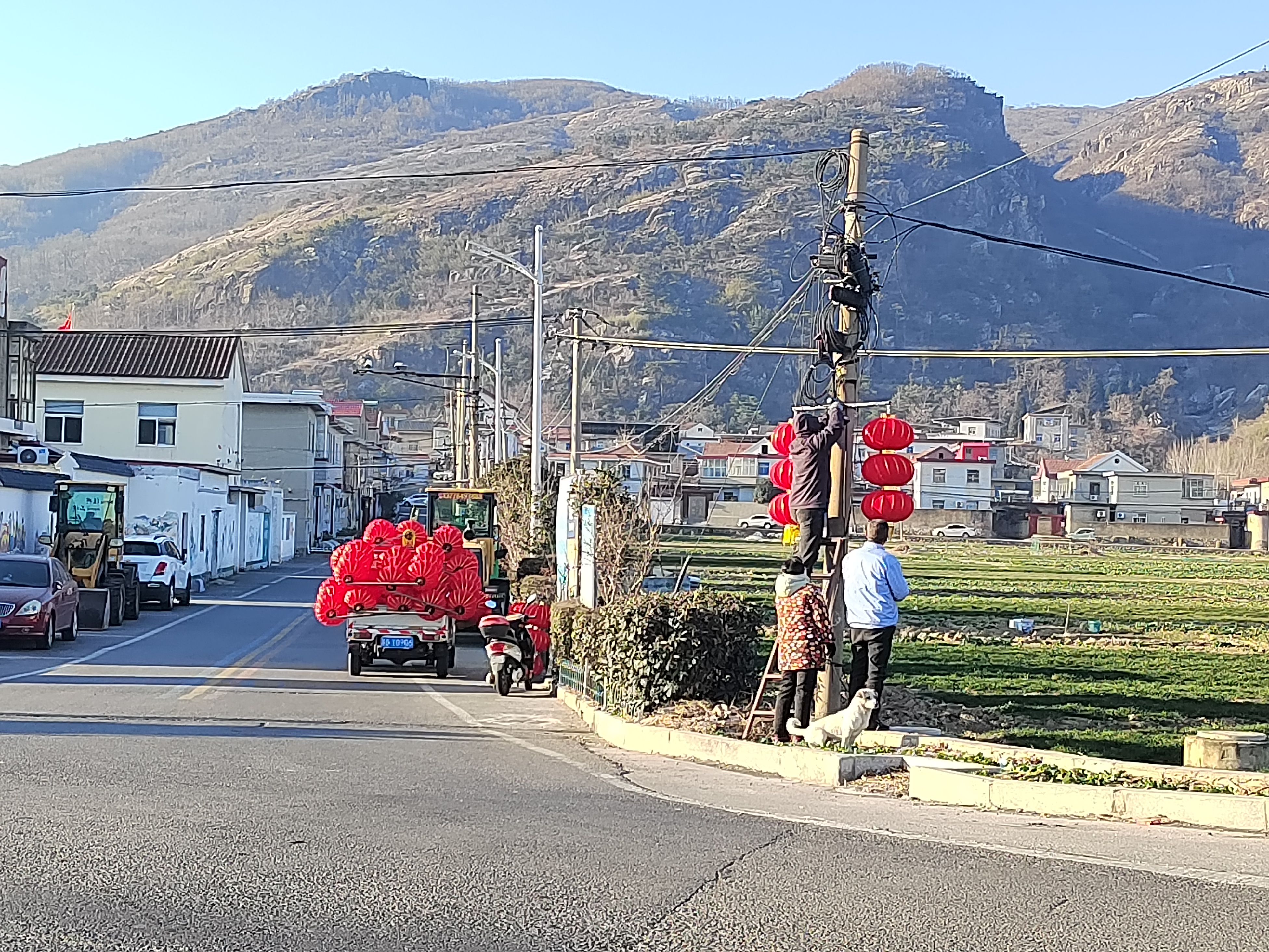 隔村渲染過節氣氛主次干道安裝燈籠.jpg